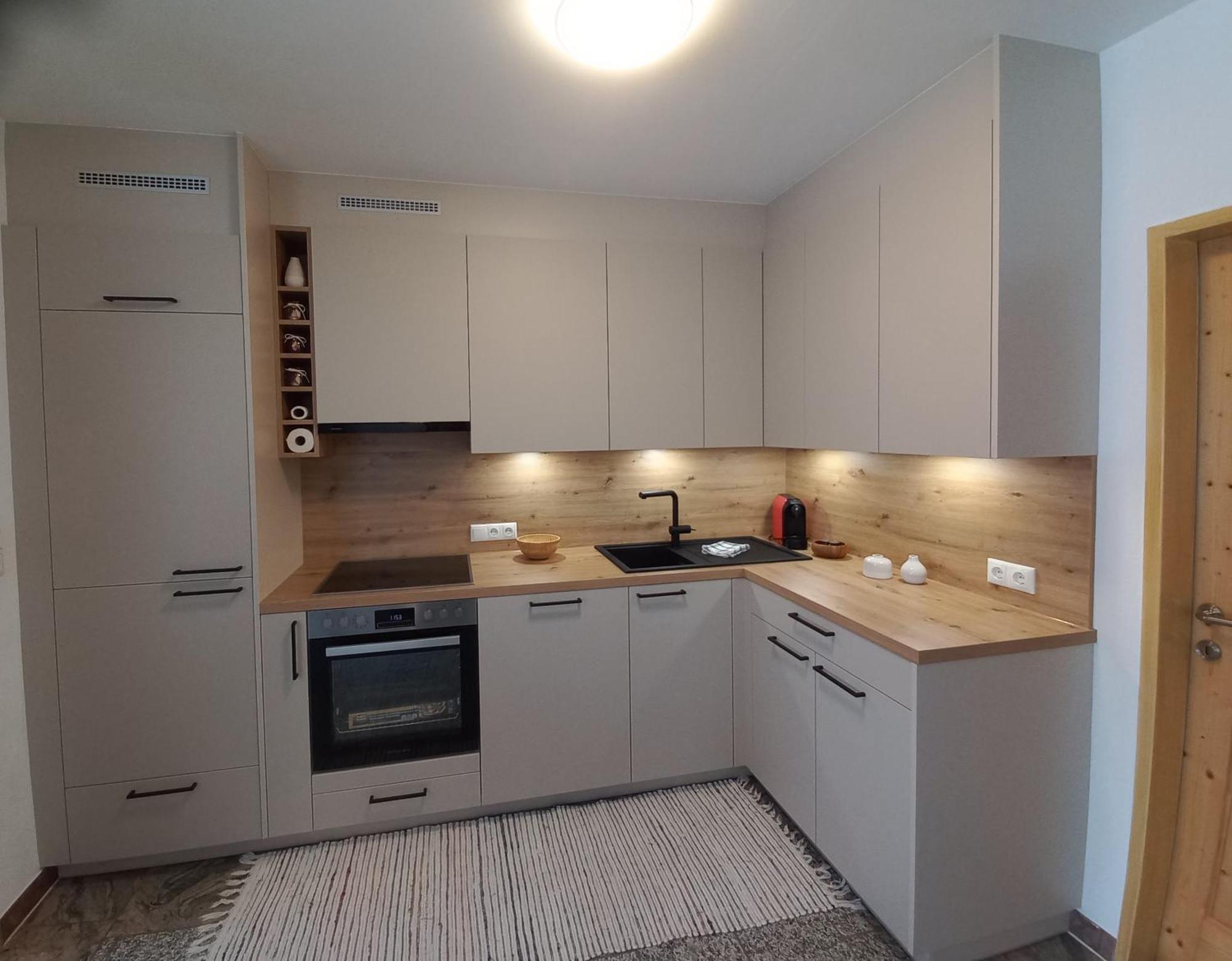 Lara Apartment *